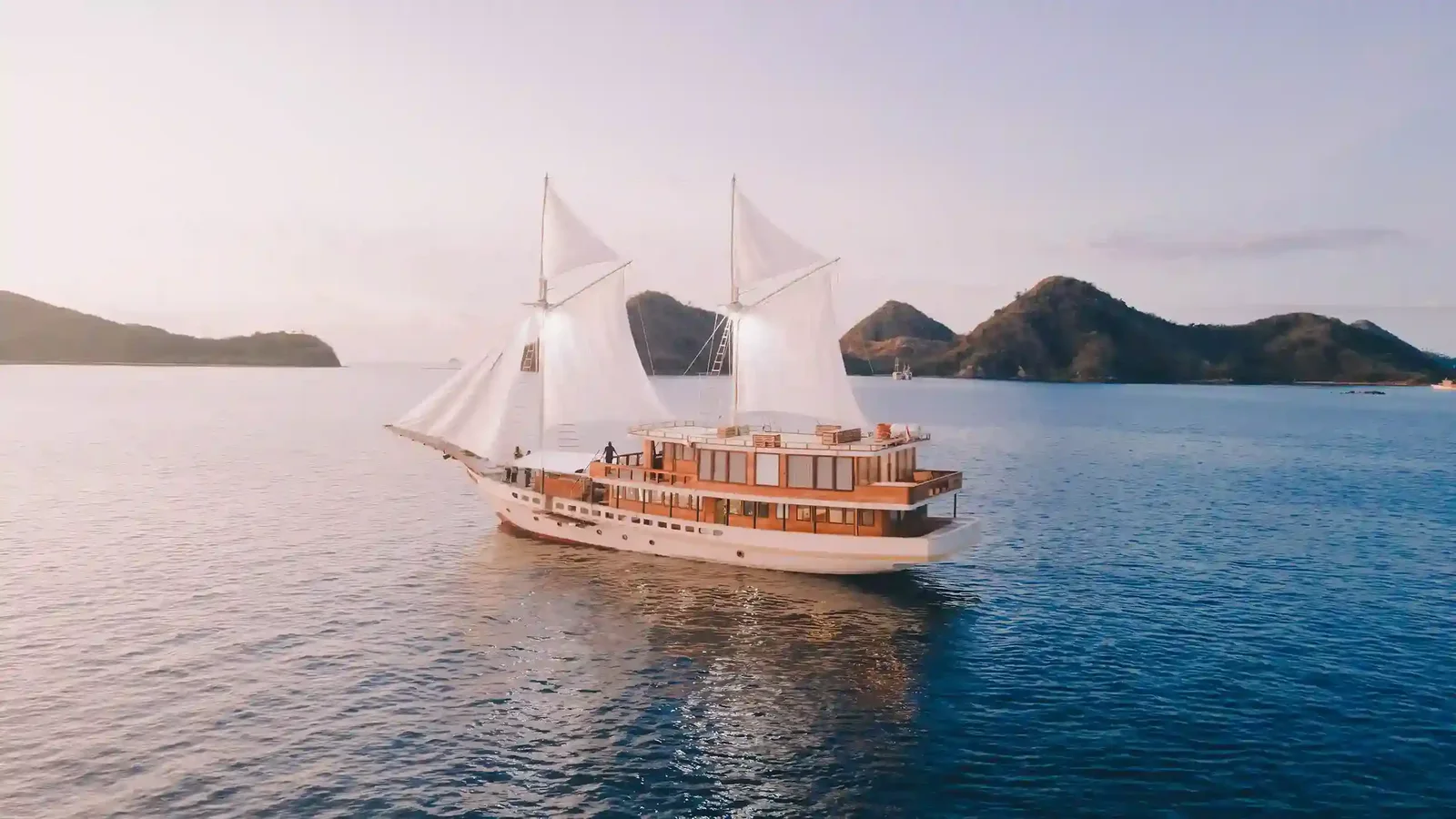 Elbark Boat Charetr Exterior