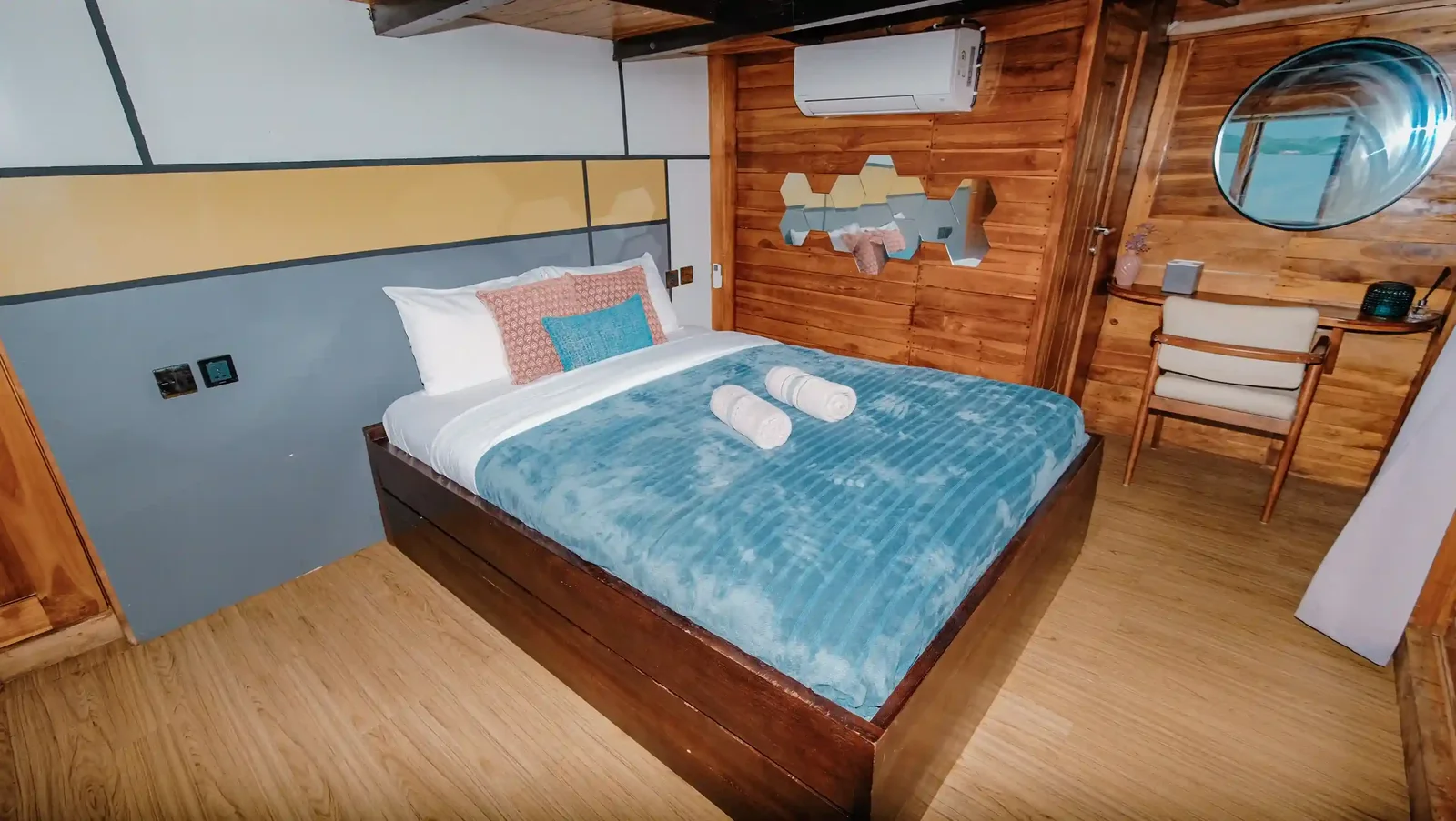 Senada panoramic suite main deck cabin